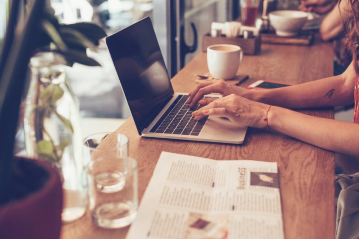 Proceso de creación de contenido educativo técnico con documentación y pruebas